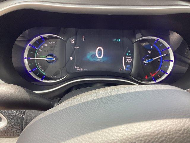 used 2024 Chrysler Pacifica Hybrid car
