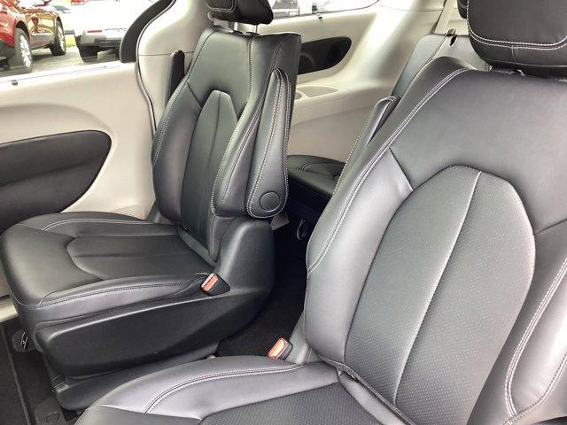 used 2024 Chrysler Pacifica Hybrid car