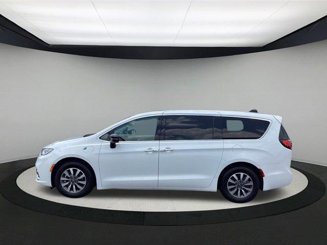 used 2024 Chrysler Pacifica Hybrid car