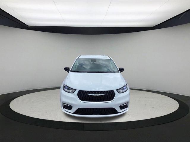 used 2024 Chrysler Pacifica Hybrid car