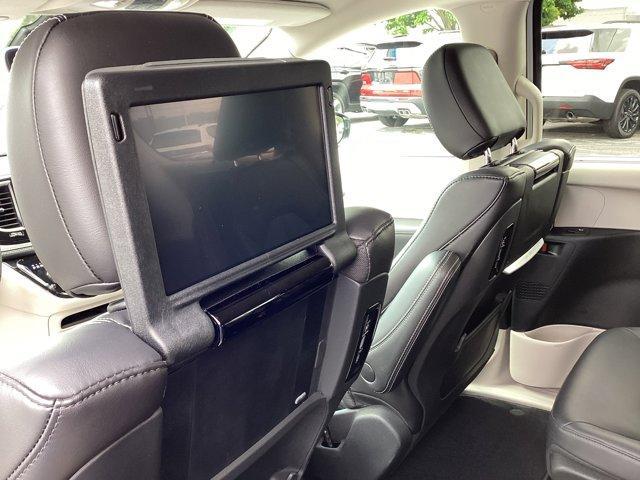used 2024 Chrysler Pacifica Hybrid car