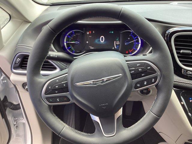used 2024 Chrysler Pacifica Hybrid car