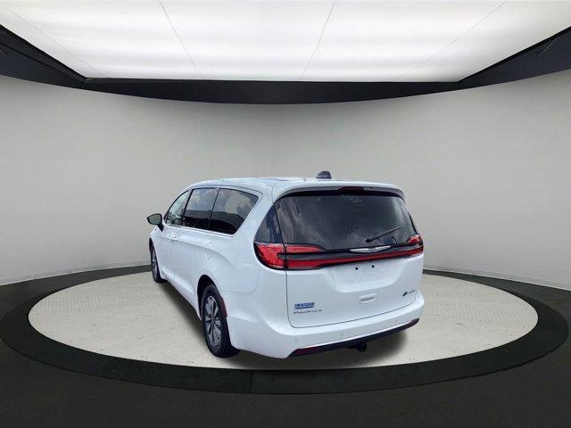 used 2024 Chrysler Pacifica Hybrid car