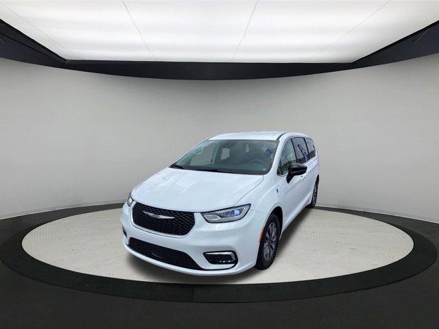 used 2024 Chrysler Pacifica Hybrid car