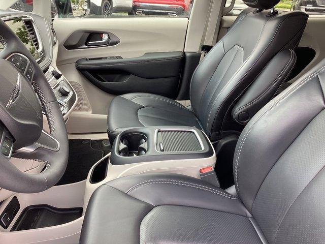 used 2024 Chrysler Pacifica Hybrid car