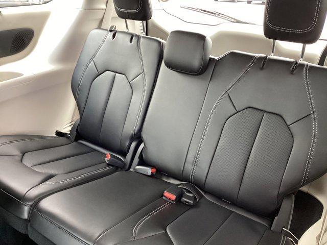 used 2024 Chrysler Pacifica Hybrid car