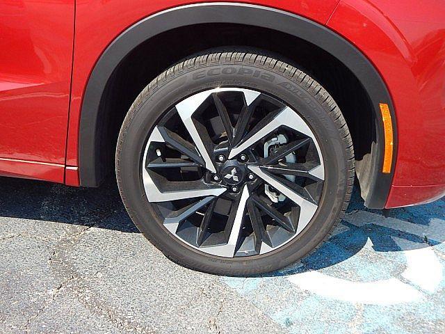 new 2024 Mitsubishi Outlander car, priced at $39,905