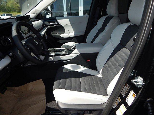 new 2025 Mitsubishi Outlander car, priced at $36,680
