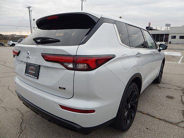 new 2024 Mitsubishi Outlander car, priced at $36,170