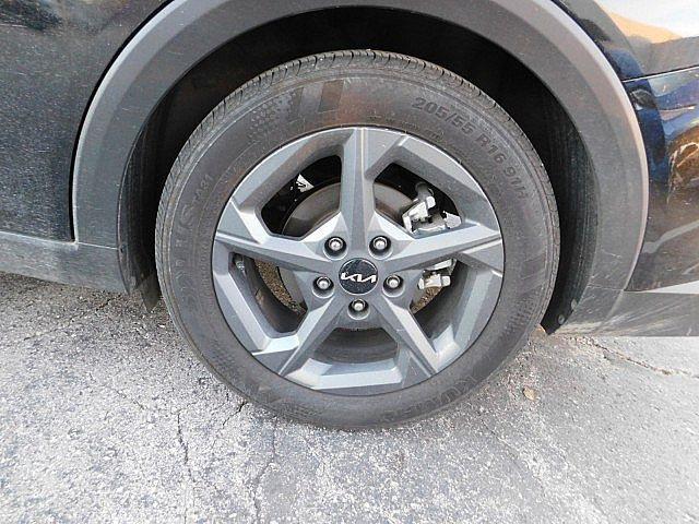 used 2025 Kia K4 car, priced at $22,722