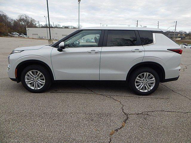 new 2024 Mitsubishi Outlander car, priced at $32,393