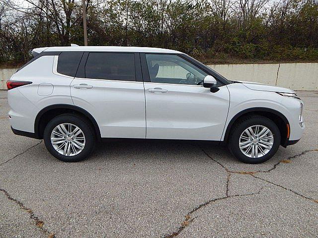 new 2024 Mitsubishi Outlander car, priced at $32,393