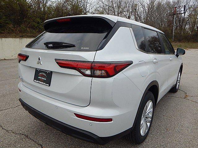 new 2024 Mitsubishi Outlander car, priced at $32,393