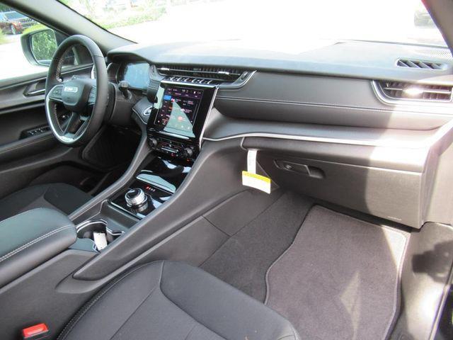new 2025 Jeep Grand Cherokee car, priced at $33,268