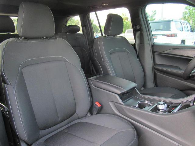 new 2025 Jeep Grand Cherokee car, priced at $33,268