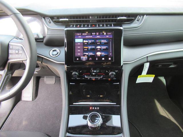 new 2025 Jeep Grand Cherokee car, priced at $33,268