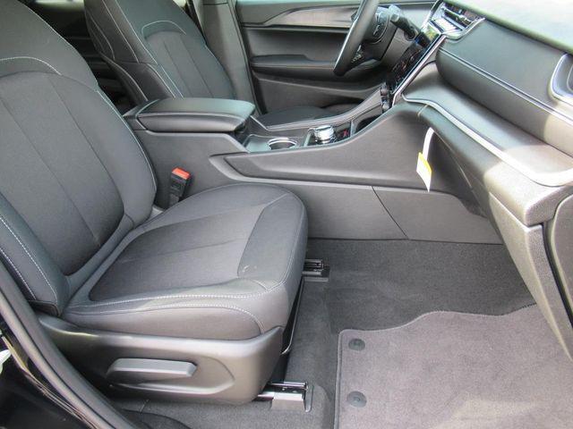 new 2025 Jeep Grand Cherokee car, priced at $33,268