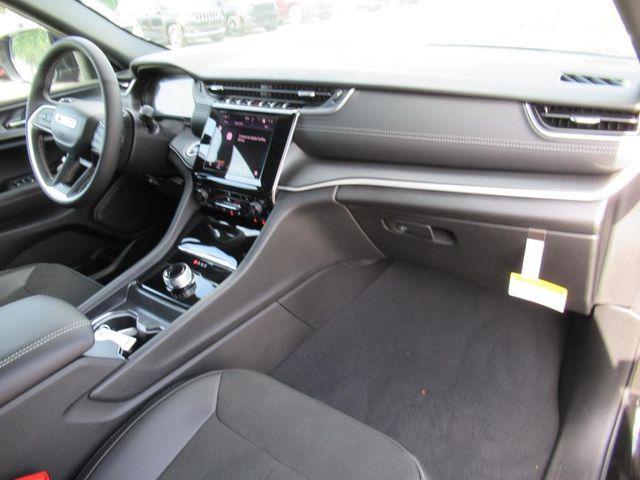 new 2025 Jeep Grand Cherokee L car, priced at $40,225