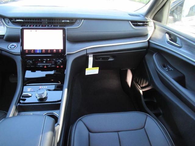 new 2025 Jeep Grand Cherokee car, priced at $44,098
