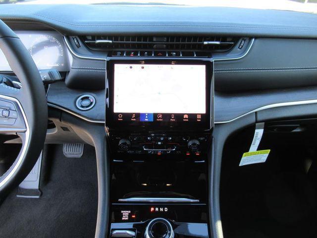new 2025 Jeep Grand Cherokee car, priced at $44,098