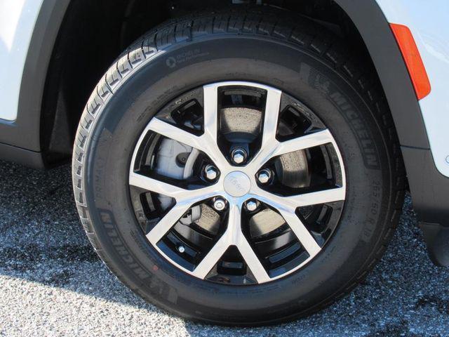 new 2025 Jeep Grand Cherokee car, priced at $44,098