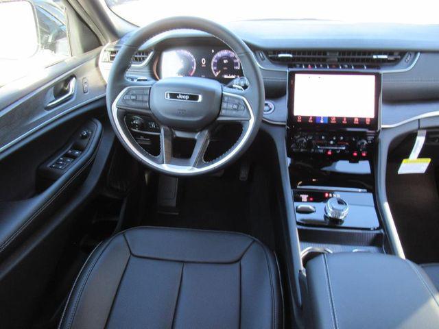 new 2025 Jeep Grand Cherokee car, priced at $44,098