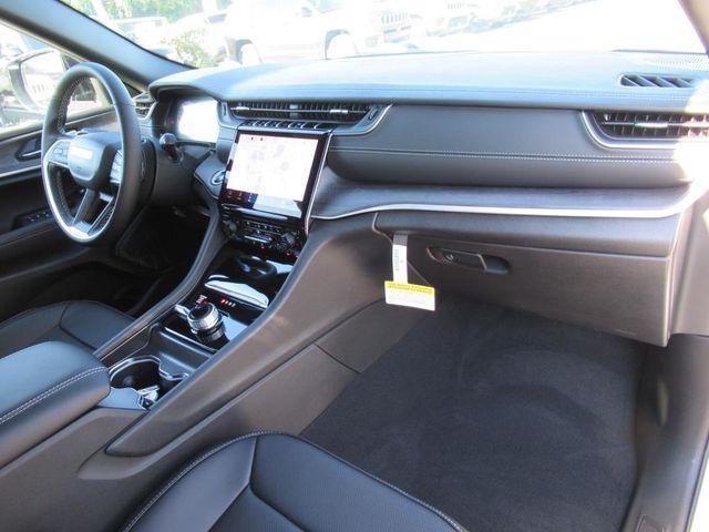 new 2025 Jeep Grand Cherokee car, priced at $44,098