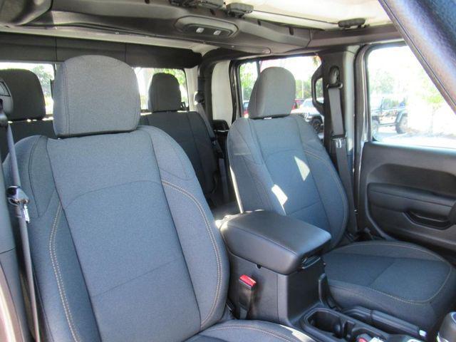 new 2025 Jeep Gladiator car, priced at $44,030