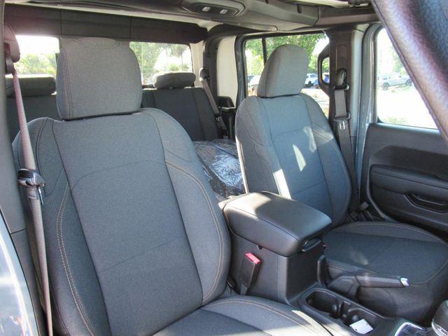 new 2025 Jeep Gladiator car, priced at $40,226
