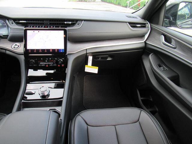new 2025 Jeep Grand Cherokee car, priced at $48,041