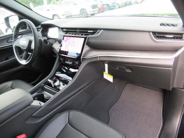 new 2025 Jeep Grand Cherokee car, priced at $48,041