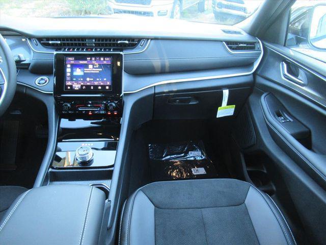 new 2025 Jeep Grand Cherokee L car, priced at $38,152