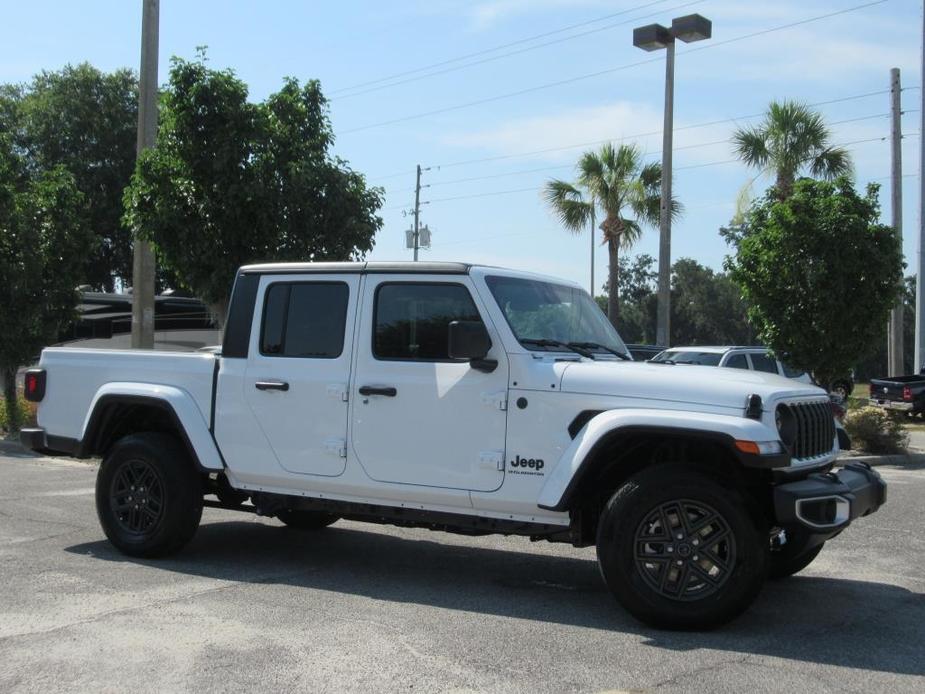 new 2024 Jeep Gladiator car, priced at $41,455