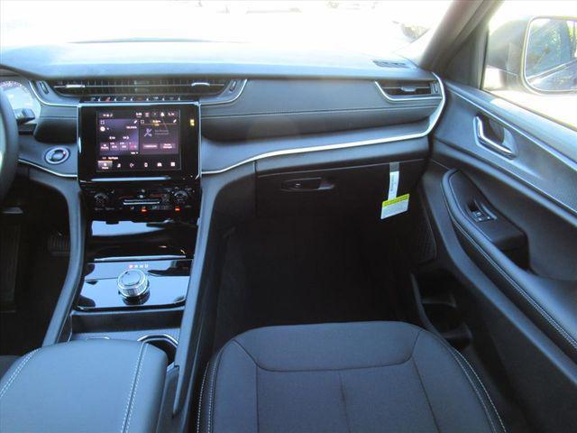 new 2025 Jeep Grand Cherokee L car, priced at $33,680