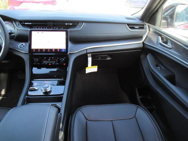 new 2025 Jeep Grand Cherokee car, priced at $44,634