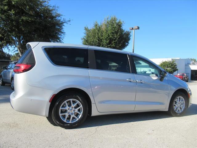 new 2024 Chrysler Pacifica car, priced at $36,890