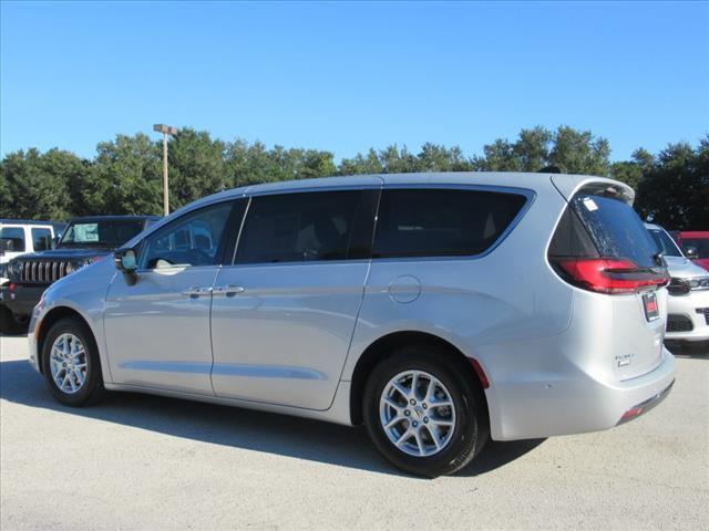 new 2024 Chrysler Pacifica car, priced at $36,890