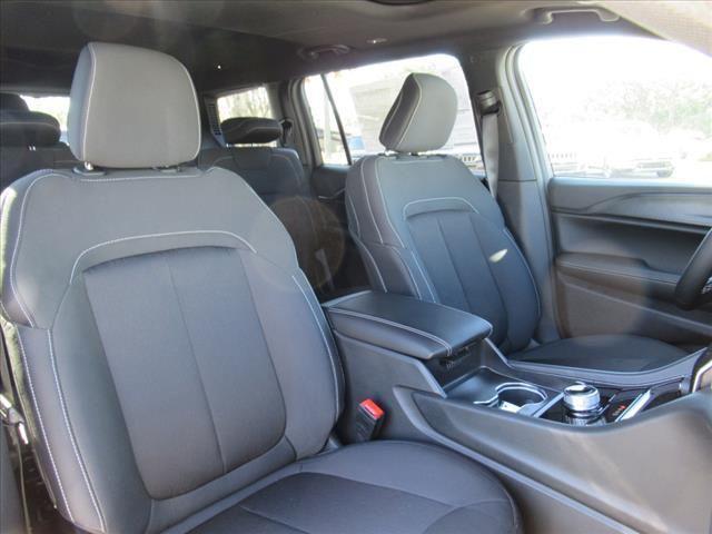new 2025 Jeep Grand Cherokee L car, priced at $39,870