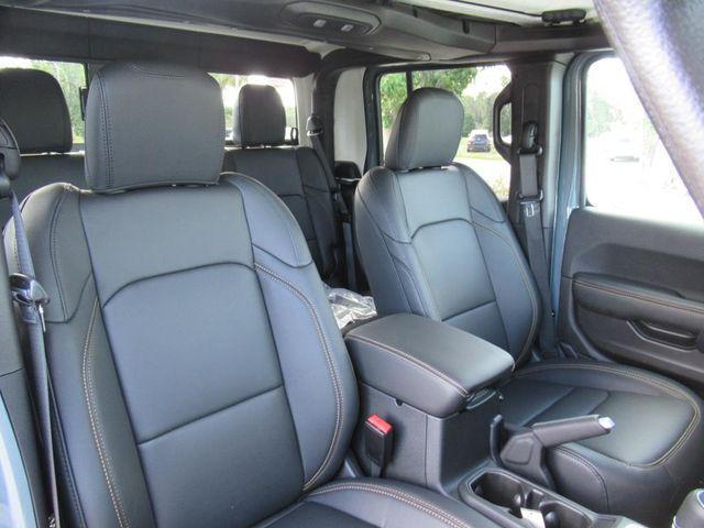 new 2025 Jeep Gladiator car, priced at $41,480