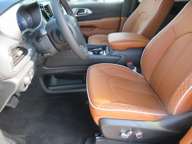 new 2025 Chrysler Pacifica car, priced at $45,468