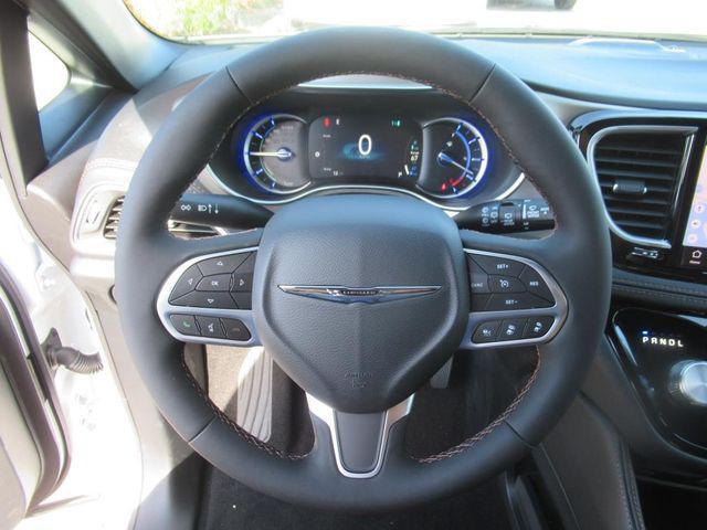 new 2025 Chrysler Pacifica car, priced at $45,468
