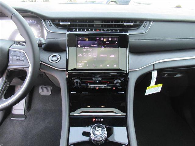 new 2025 Jeep Grand Cherokee car, priced at $30,044