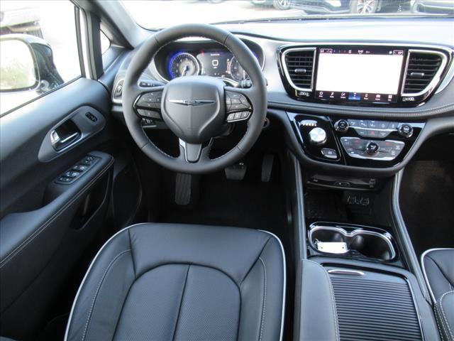 new 2025 Chrysler Pacifica car, priced at $51,370