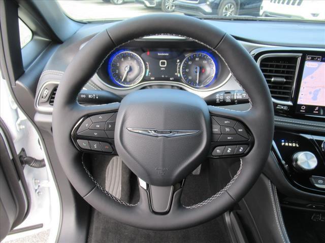 new 2025 Chrysler Pacifica car, priced at $51,370