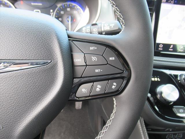 new 2025 Chrysler Pacifica car, priced at $51,370