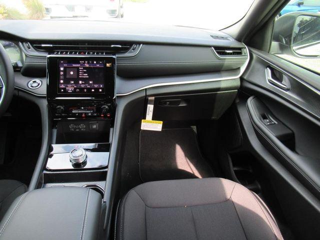 new 2025 Jeep Grand Cherokee car, priced at $34,131