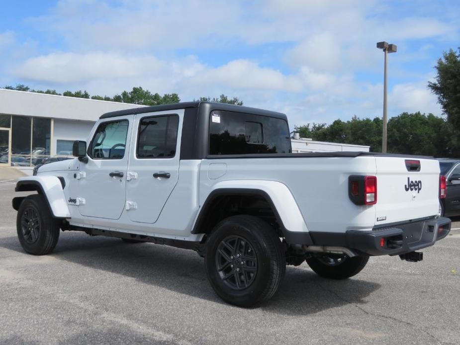 new 2024 Jeep Gladiator car, priced at $46,085