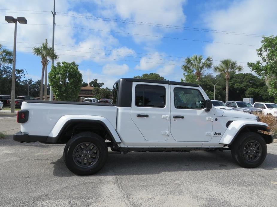 new 2024 Jeep Gladiator car, priced at $46,085