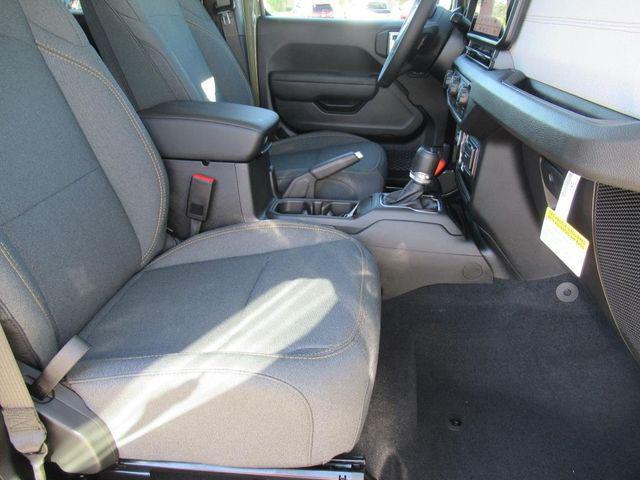 new 2025 Jeep Gladiator car, priced at $40,226