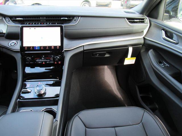 new 2025 Jeep Grand Cherokee car, priced at $41,196